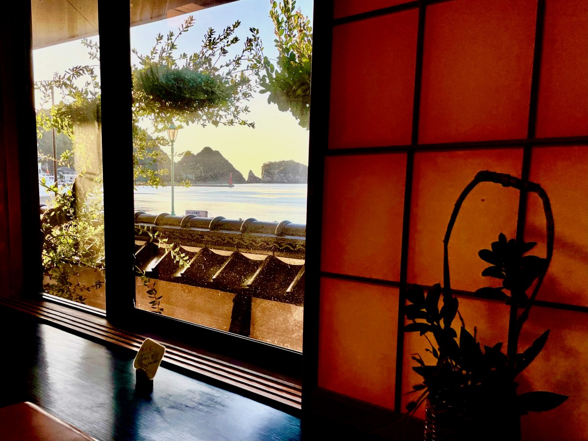 SEASIDE SOJOUN & A WATERFALL